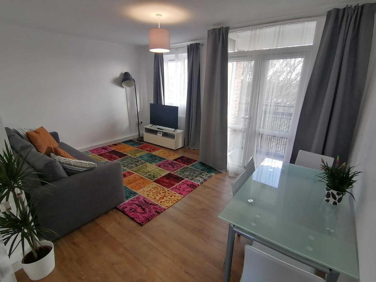 White City Apartment, Your London Stay Екстер'єр фото