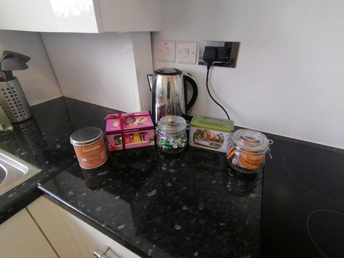 White City Apartment, Your London Stay Екстер'єр фото