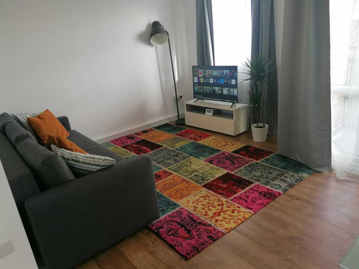 White City Apartment, Your London Stay Екстер'єр фото